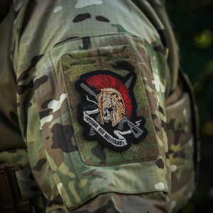 M-TAC НАШИВКА ШЛЕМ VIVERE EST MILITARE (ВЫШИВКА)