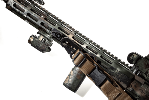 FRAG ОРУЖЕЙНЫЙ ТРЁХТОЧЕЧНЫЙ РЕМЕНЬ С КАРАБИНОМ И АНТАБКОЙ QD MAX COYOTE