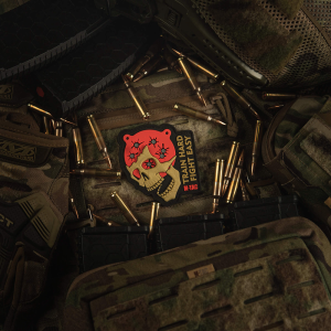 M-TAC НАШИВКА TRAIN HARD FIGHT EASY PVC BLACK/RED