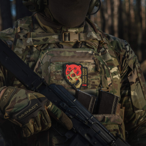 M-TAC НАШИВКА TRAIN HARD FIGHT EASY PVC BLACK/RED