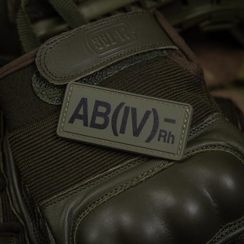 НАШИВКА ГРУПА КРОВІ AB(IV) RH(-) PVC 25Х60 OLIVE